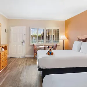anaheim-islander-inn-and-suites.topanaheimhotels.com/